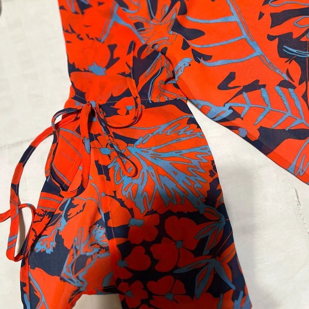 Bold Floral Women's Blouse in Red and Black - Picture 3 of 4